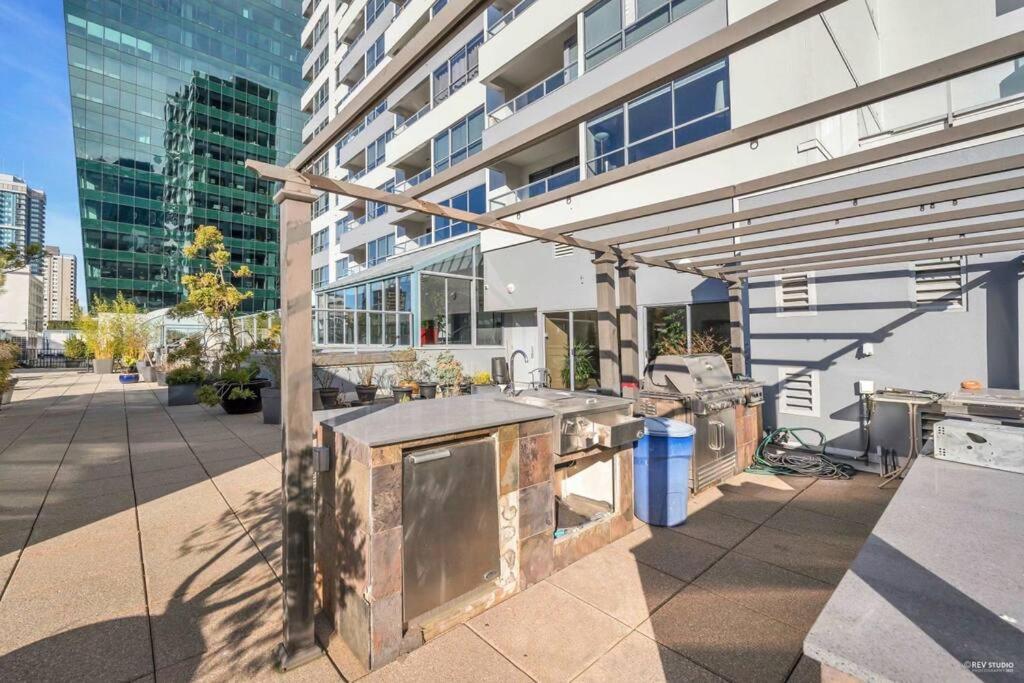 Modern Condo In The Heart Of Dt Overlooking City Vancouver Ngoại thất bức ảnh